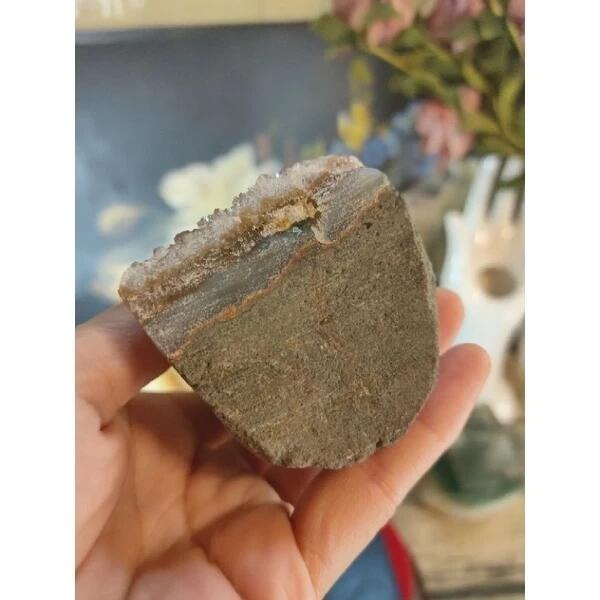 ✡️烏拉圭🇺🇾水晶原礦 異象晶鎮 奶茶底色帶球花 二次結晶 藍色瑪瑙線 彩晶鎮 消磁 水晶原石擺件316g#345-細節圖7