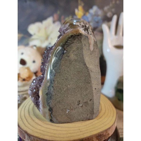 ✡️天然烏拉圭異象紫晶鎮 內凹奶茶色底帶球花、二次結晶  彩晶鎮 消磁 净化 紫水晶原石 晶簇擺件 619g#334-細節圖3