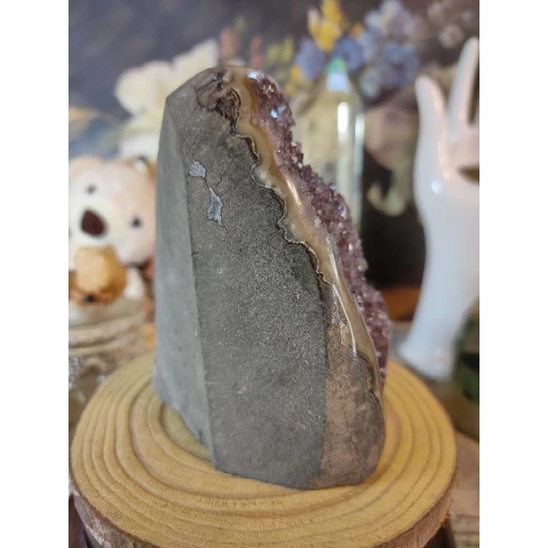 ✡️天然烏拉圭異象紫晶鎮 內凹奶茶色底帶球花、二次結晶  彩晶鎮 消磁 净化 紫水晶原石 晶簇擺件 619g#334-細節圖5