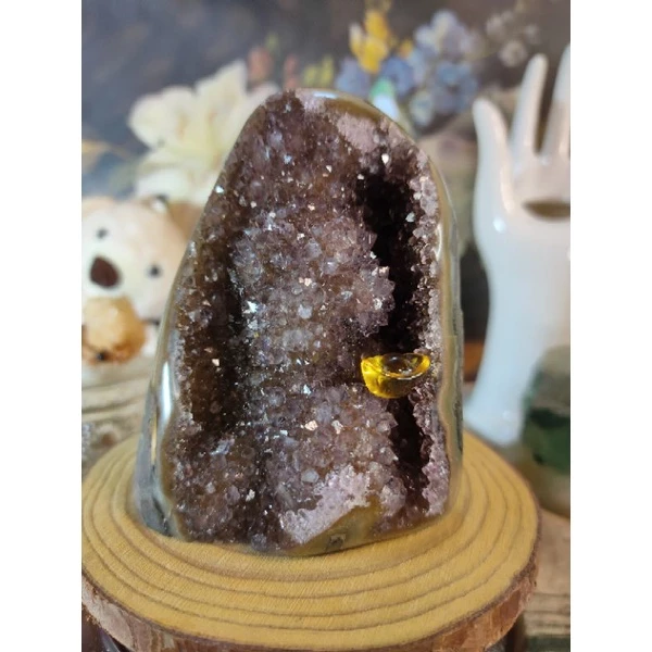 ✡️天然烏拉圭異象紫晶鎮 內凹奶茶色底帶球花、二次結晶  彩晶鎮 消磁 净化 紫水晶原石 晶簇擺件 619g#334-細節圖8