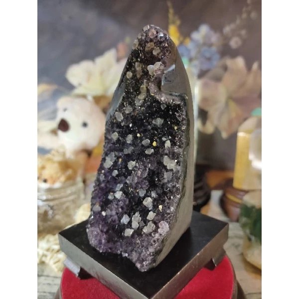 ✡️烏拉圭水晶原礦 異象晶鎮 紫、黑色漸層底 滿滿米粒方解石帶球花 彩晶 消磁净化 紫水晶原石 擺件 389g#307-細節圖2