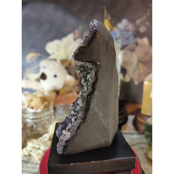 ✡️烏拉圭水晶原礦 異象晶鎮 紫、黑色漸層底 滿滿米粒方解石帶球花 彩晶 消磁净化 紫水晶原石 擺件 389g#307-細節圖3