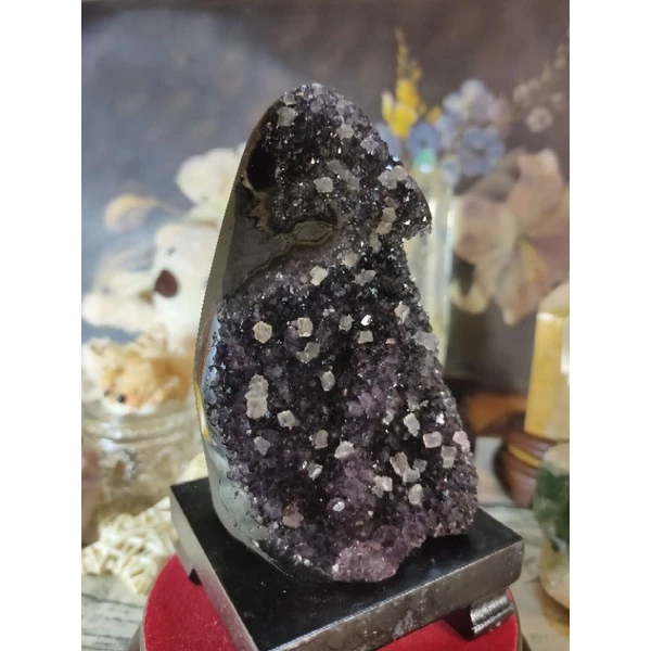 ✡️烏拉圭水晶原礦 異象晶鎮 紫、黑色漸層底 滿滿米粒方解石帶球花 彩晶 消磁净化 紫水晶原石 擺件 389g#307-細節圖6