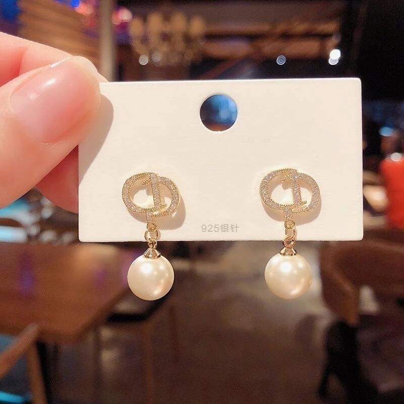 💖台灣現貨🌿S925銀針 韓國氣質時尚字母珍珠耳環 小眾設計微鑲鑽字母珍珠吊墬耳飾【G402】-細節圖6
