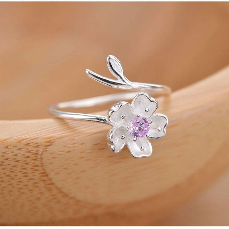 💖台灣現貨🌿【四件套禮盒裝】日系櫻花 戒指耳環新款氣質花朵手鐲 奧地利水晶 鍍S925銀性感學生閨蜜項鏈-細節圖5