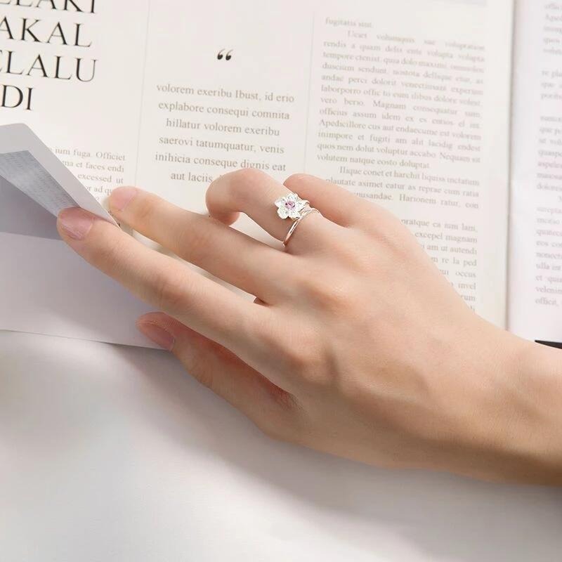 💖台灣現貨🌿【四件套禮盒裝】日系櫻花 戒指耳環新款氣質花朵手鐲 奧地利水晶 鍍S925銀性感學生閨蜜項鏈-細節圖9