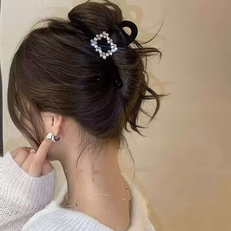 ✨台灣現貨🌿黑色復古水鑽字母 雪花絲絨抓夾 法式優雅氣質 INS慵懶風簡約大號13CM抓夾 鯊魚夾 盤髮夾【M74】-細節圖10