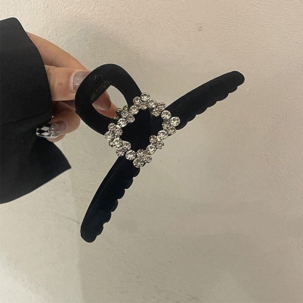 ✨台灣現貨🌿黑色復古水鑽字母 雪花絲絨抓夾 法式優雅氣質 INS慵懶風簡約大號13CM抓夾 鯊魚夾 盤髮夾【M74】-規格圖11