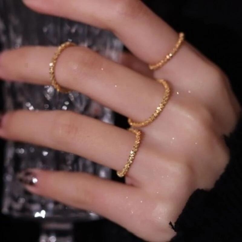 💍台灣現貨🌿波光粼粼戒指 極簡設計感素圈戒指 925銀輕奢精致指環 食指戒 ins潮人戒指 滿天星戒指【O58】-細節圖3