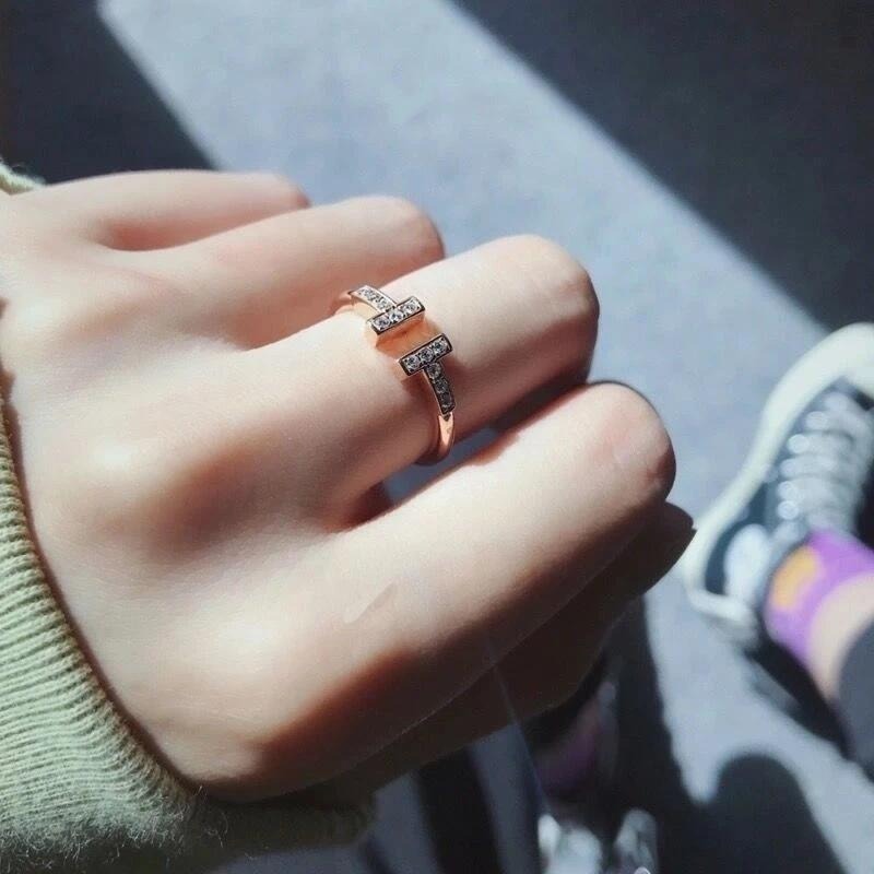 💍台灣現貨🌿經典簡約雙排T戒指 高級感微鑲鑽輕奢冷淡風小眾設計個性ins潮鋯石可調節戒指食指戒【O54】-細節圖7