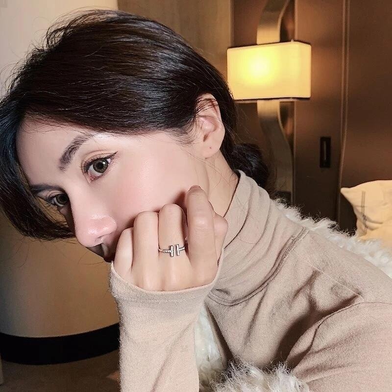 💍台灣現貨🌿經典簡約雙排T戒指 高級感微鑲鑽輕奢冷淡風小眾設計個性ins潮鋯石可調節戒指食指戒【O54】-細節圖5