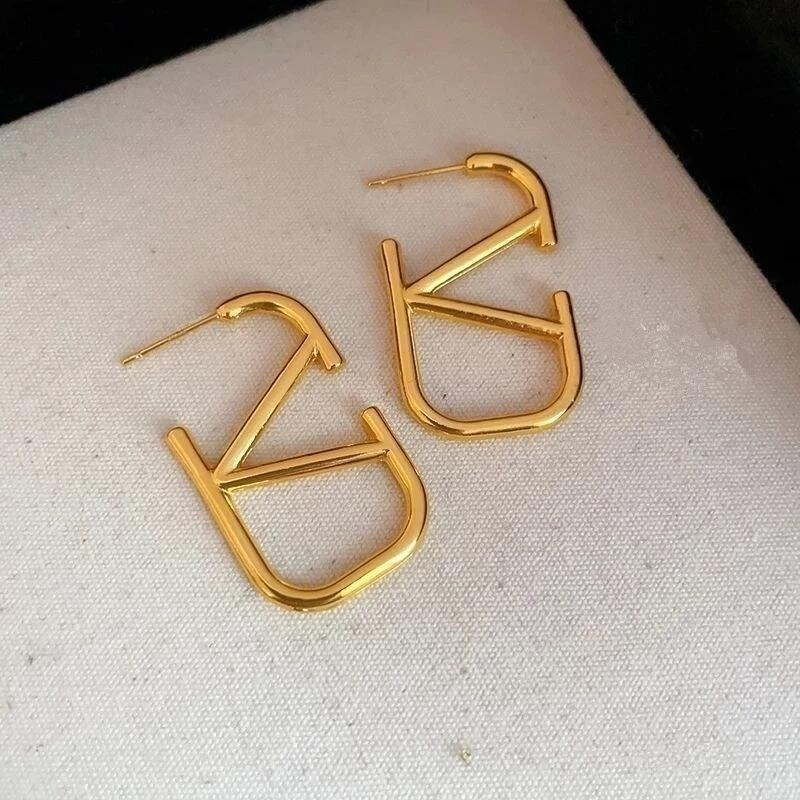 💖台灣現貨🌿極簡 金銀兩色 V字母 方型銀針 金屬冷酷風ins個性設計耳釘時尚氣質百搭防過敏【G329】-細節圖4