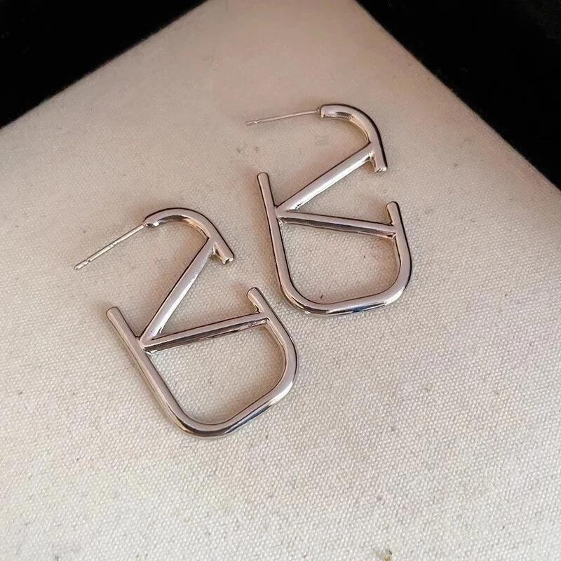 💖台灣現貨🌿極簡 金銀兩色 V字母 方型銀針 金屬冷酷風ins個性設計耳釘時尚氣質百搭防過敏【G329】-細節圖6