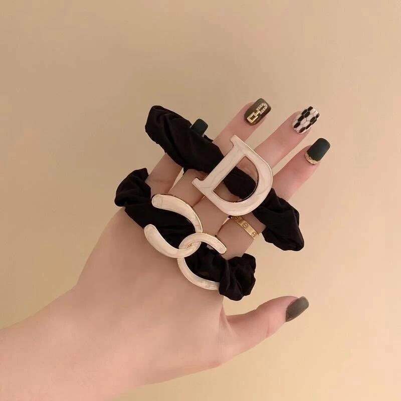 ✨台灣現貨🌿新款韓系人魚色字母髮圈 高級感金屬簡約氣質高彈性耐用頭繩扎頭髮頭飾【ND108】-細節圖2