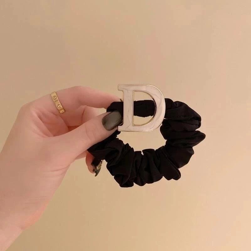 ✨台灣現貨🌿新款韓系人魚色字母髮圈 高級感金屬簡約氣質高彈性耐用頭繩扎頭髮頭飾【ND108】-細節圖6