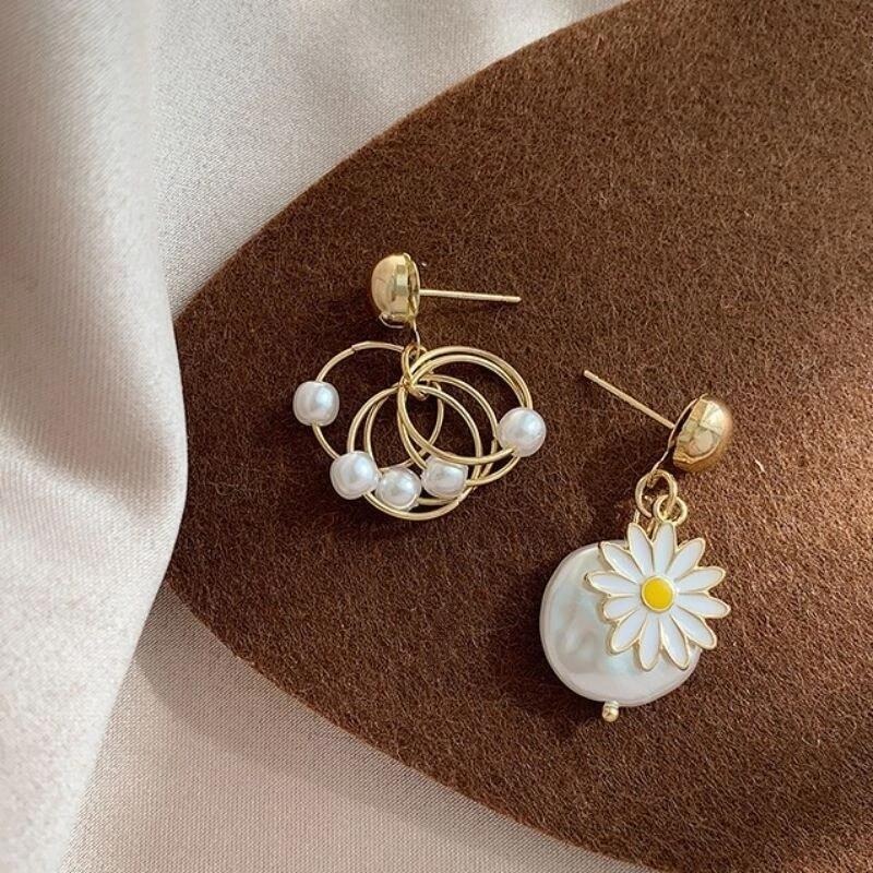 💖台灣現貨🌿網紅ins氣質耳釘 銀針花朵珍珠不對稱耳環小雛菊可愛百搭耳飾-細節圖3