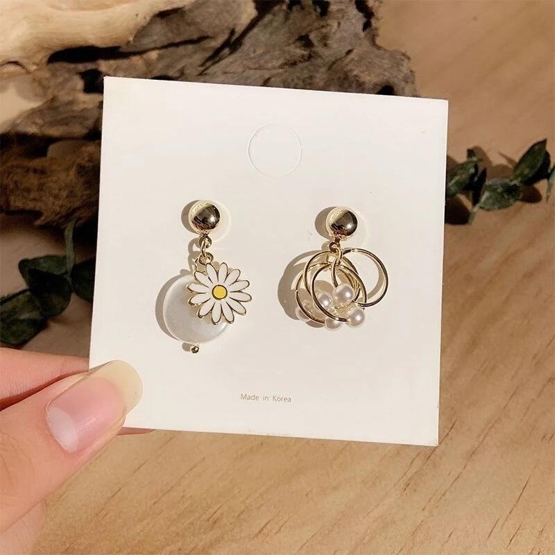 💖台灣現貨🌿網紅ins氣質耳釘 銀針花朵珍珠不對稱耳環小雛菊可愛百搭耳飾-細節圖5