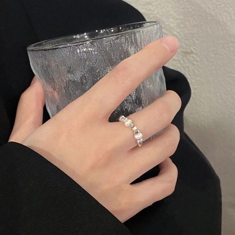 💍台灣現貨🌿韓系不規則碎銀子珍珠戒指 輕奢小眾設計感食指戒指 時尚個性指環【O65】-細節圖3