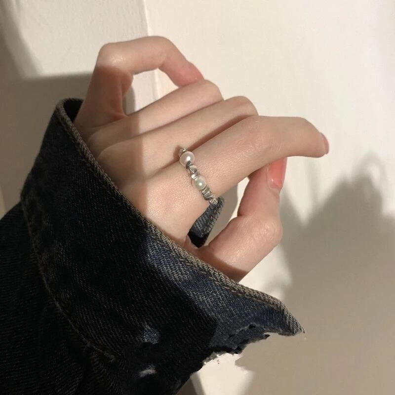 💍台灣現貨🌿韓系不規則碎銀子珍珠戒指 輕奢小眾設計感食指戒指 時尚個性指環【O65】-細節圖7
