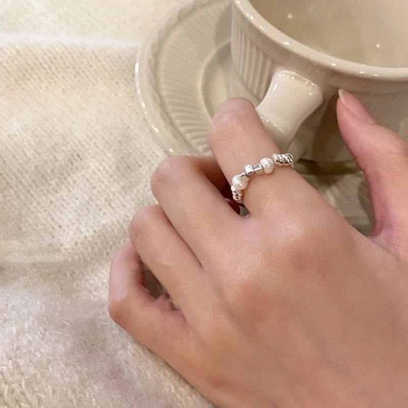 💍台灣現貨🌿韓系不規則碎銀子珍珠戒指 輕奢小眾設計感食指戒指 時尚個性指環【O65】-細節圖9