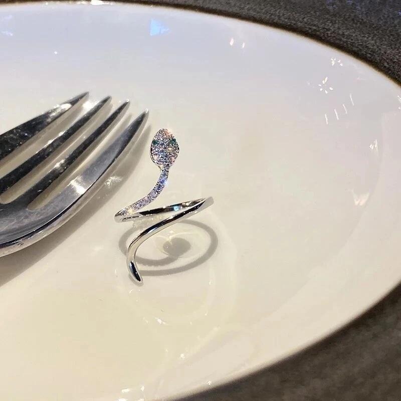 💍台灣現貨🌿超閃微鑲鋯石纏繞小蛇戒指 開口可調整指環冷淡風小眾設計感戒指【O68】-細節圖2