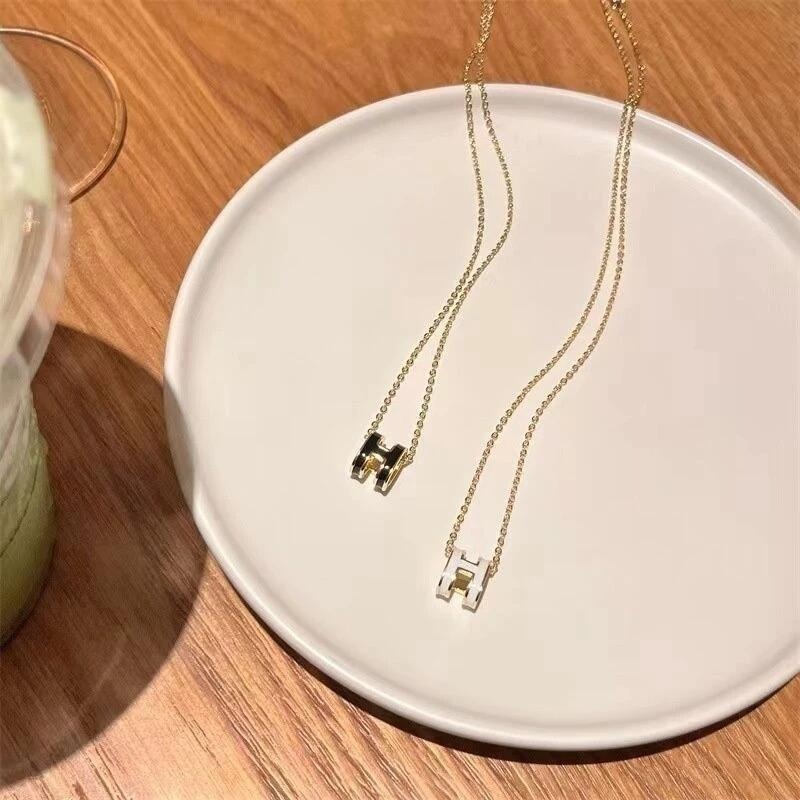 👗台灣現貨🌿韓國時尚潮流H字母吊墜項鍊 簡約氣質百搭網紅鎖骨鏈 頸鍊 短鍊【Q79】-細節圖3