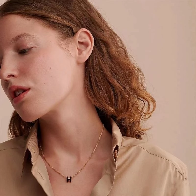 👗台灣現貨🌿韓國時尚潮流H字母吊墜項鍊 簡約氣質百搭網紅鎖骨鏈 頸鍊 短鍊【Q79】-細節圖9