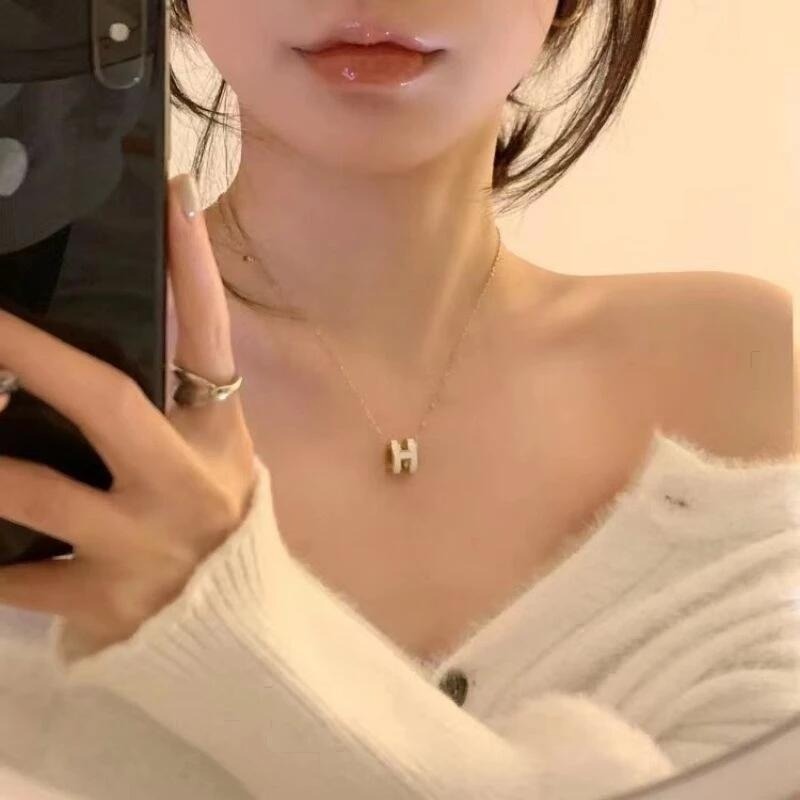 👗台灣現貨🌿韓國時尚潮流H字母吊墜項鍊 簡約氣質百搭網紅鎖骨鏈 頸鍊 短鍊【Q79】-細節圖7