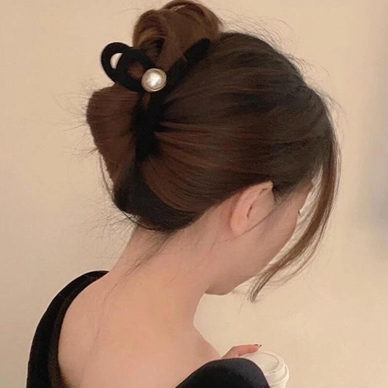 ✨台灣現貨🌿黑色復古法式優雅氣質 珍珠、玫瑰植絨大號抓夾 INS慵懶風簡約抓夾 鯊魚夾 盤髮夾【M9】-細節圖2