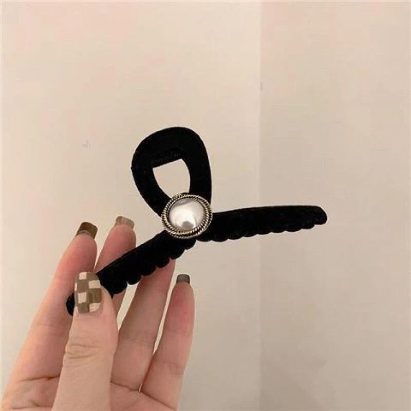 ✨台灣現貨🌿黑色復古法式優雅氣質 珍珠、玫瑰植絨大號抓夾 INS慵懶風簡約抓夾 鯊魚夾 盤髮夾【M9】-細節圖4
