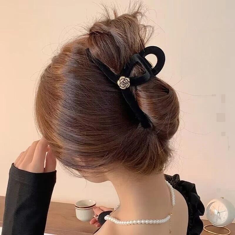 ✨台灣現貨🌿黑色復古法式優雅氣質 珍珠、玫瑰植絨大號抓夾 INS慵懶風簡約抓夾 鯊魚夾 盤髮夾【M9】-細節圖5