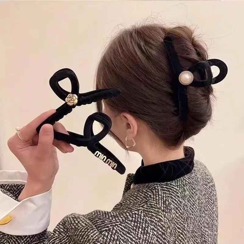 ✨台灣現貨🌿黑色植絨字母笑臉抓夾 盤髮夾鯊魚夾 馬尾盤髮夾【M20】-細節圖9