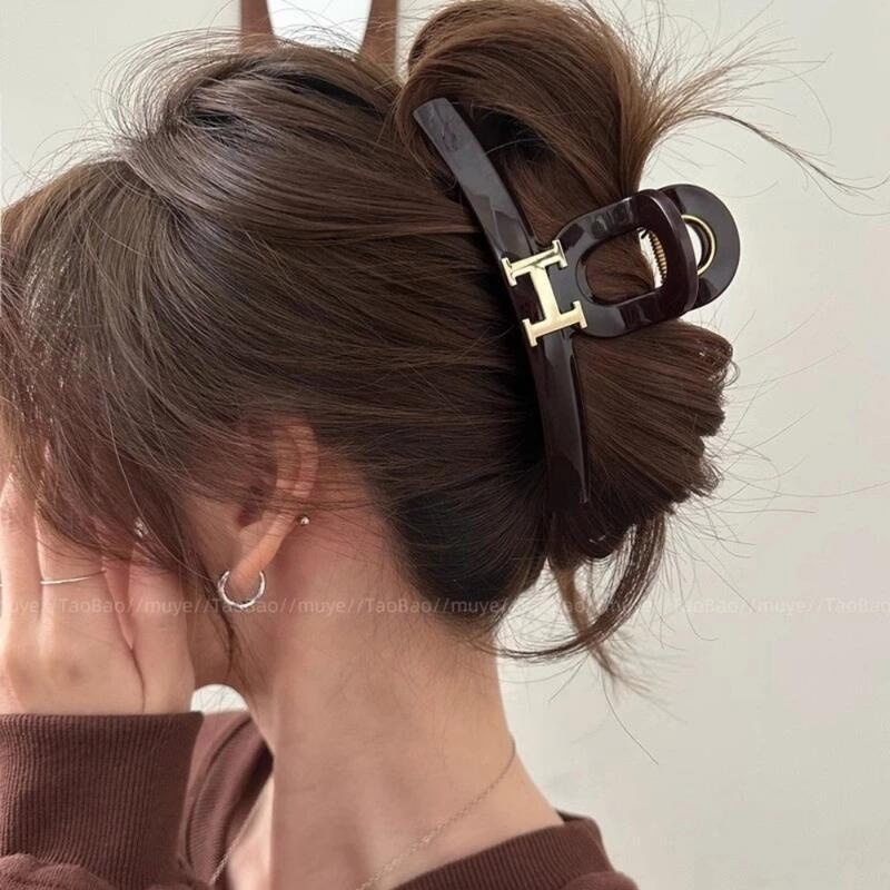 ✨台灣現貨🌿深紫色大號壓克力字母抓夾 復古法式 INS慵懶風髮量多抓夾 鯊魚夾 盤髮夾【M81】-細節圖3