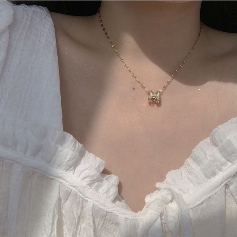 👗台灣現貨🌿歐美鏤空H字母項鏈 鈦鋼不掉色立體水波鍊鎖骨鏈 簡約ins設計鑲鑽時尚潮流頸鍊 短項鍊【Q61】-細節圖3