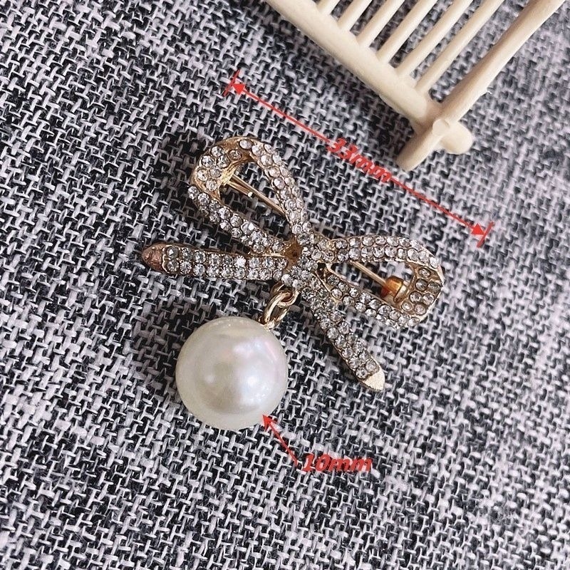 👗台灣現貨🌿韓國時尚V領防走光胸針 蝴蝶結百搭胸針 扣子裝飾領花別針固定衣服扣胸針-規格圖9