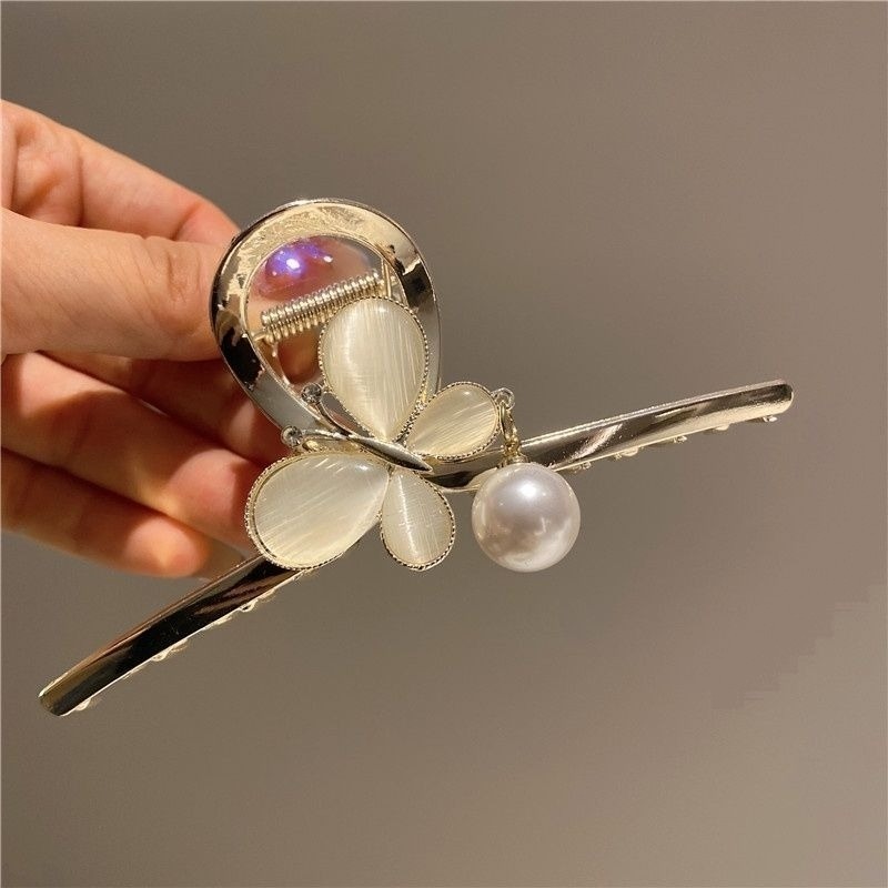 ✨台灣現貨🌿 貓眼石蝴蝶花朵珍珠吊墬大號金屬髮夾 抓夾 盤髮夾 鯊魚夾 網紅簡約輕奢優雅髮飾【M8】-規格圖10