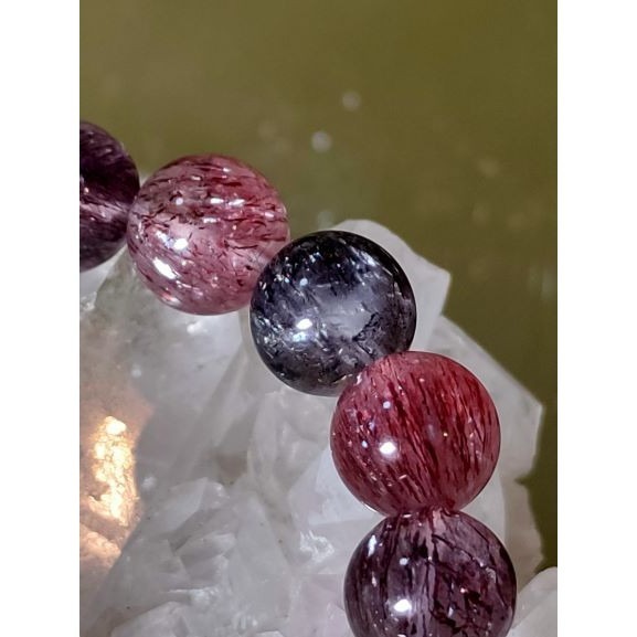 ⚜️天然超七紫發晶手鏈🌿很稀有的水晶 雲母與紫發並存 凝聚多種水晶功效 能量巨大發絲多 順發 晶體通透 水頭油亮-細節圖6