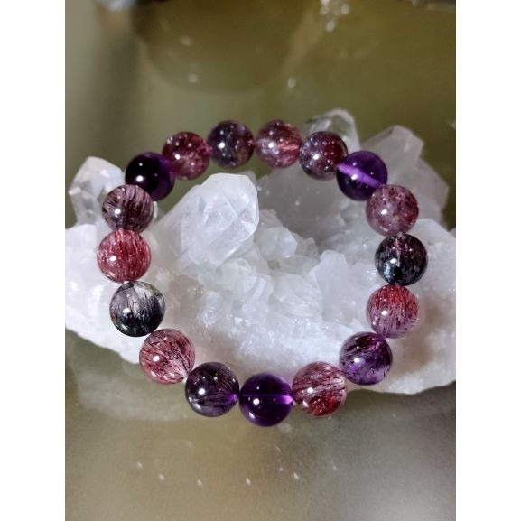 ⚜️天然超七紫發晶手鏈🌿很稀有的水晶 雲母與紫發並存 凝聚多種水晶功效 能量巨大發絲多 順發 晶體通透 水頭油亮-細節圖7