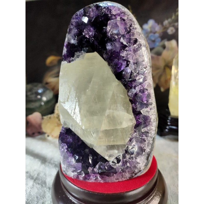 ✡️烏拉圭🇺🇾水晶原礦 帶超大方解石 紫晶陣 消磁 净化 紫水晶原石 晶簇擺件 2002g#2-細節圖9