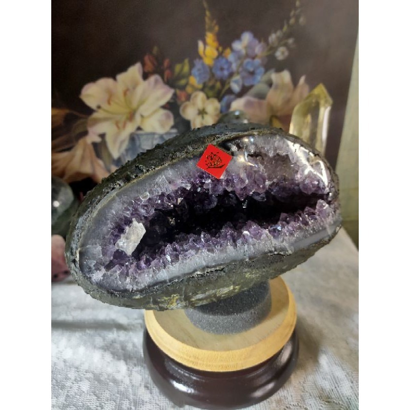 ✡️天然烏拉圭 紫水晶洞 帶方解石 桌上型聚財納氣~開運招正財~招貴人紫水晶洞 2656g#18 附木座 送元寶-細節圖5