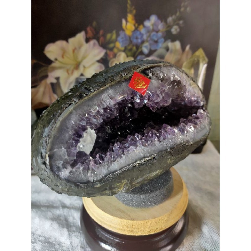 ✡️天然烏拉圭 紫水晶洞 帶方解石 桌上型聚財納氣~開運招正財~招貴人紫水晶洞 2656g#18 附木座 送元寶-細節圖6
