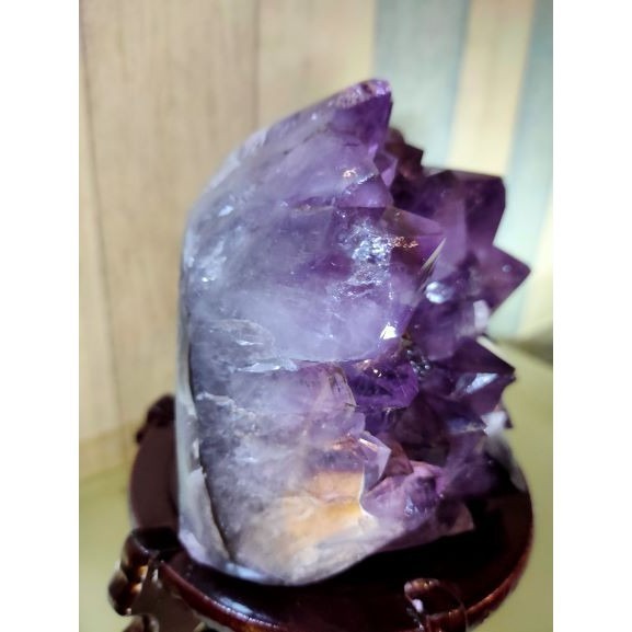 ✡️烏拉圭🇺🇾水晶原礦 紫晶陣 消磁 净化 水晶原石 晶簇擺件 全拋大角趾帶鈦金 晶體超美 可當燈飾 1366g-細節圖2