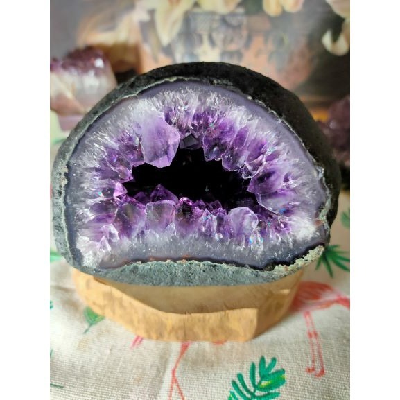 ✡️烏拉圭 紫水晶洞 紫晶陣 消磁 净化  晶簇擺件 防幅攝 超能量 天然內凹 大角趾 紫水晶洞 1400g 附木座-細節圖8