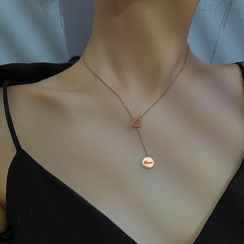 👗台灣現貨🌿 歐美字母圓盤項鍊 love鈦鋼項鍊 ins風鎖骨鏈 網紅頸鍊 個性項鍊【Q72】-細節圖2