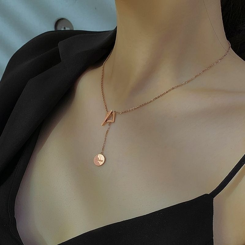 👗台灣現貨🌿 歐美字母圓盤項鍊 love鈦鋼項鍊 ins風鎖骨鏈 網紅頸鍊 個性項鍊【Q72】-細節圖4