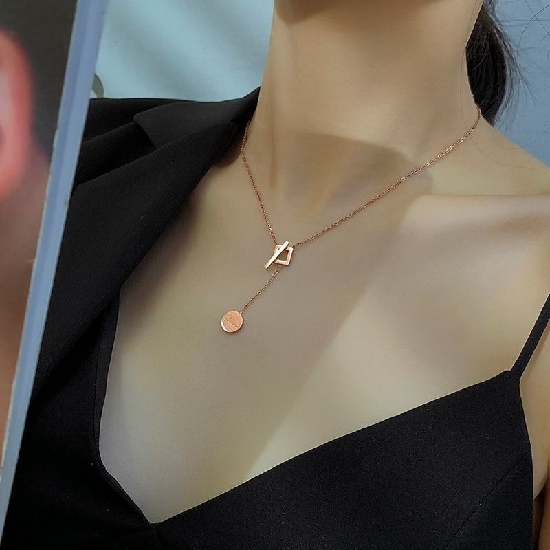 👗台灣現貨🌿 歐美字母圓盤項鍊 love鈦鋼項鍊 ins風鎖骨鏈 網紅頸鍊 個性項鍊【Q72】-細節圖5