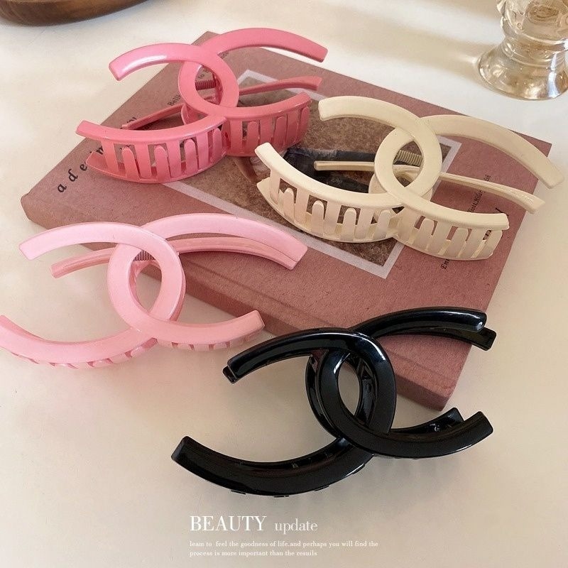 ✨台灣現貨🌿新款字母交叉亞克力抓夾 夏季氣質百搭設計盤髮鯊魚夾甜美個性大號髮抓【M38】-細節圖3