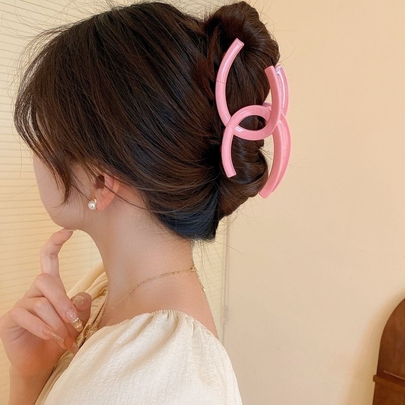 ✨台灣現貨🌿新款字母交叉亞克力抓夾 夏季氣質百搭設計盤髮鯊魚夾甜美個性大號髮抓【M38】-細節圖4