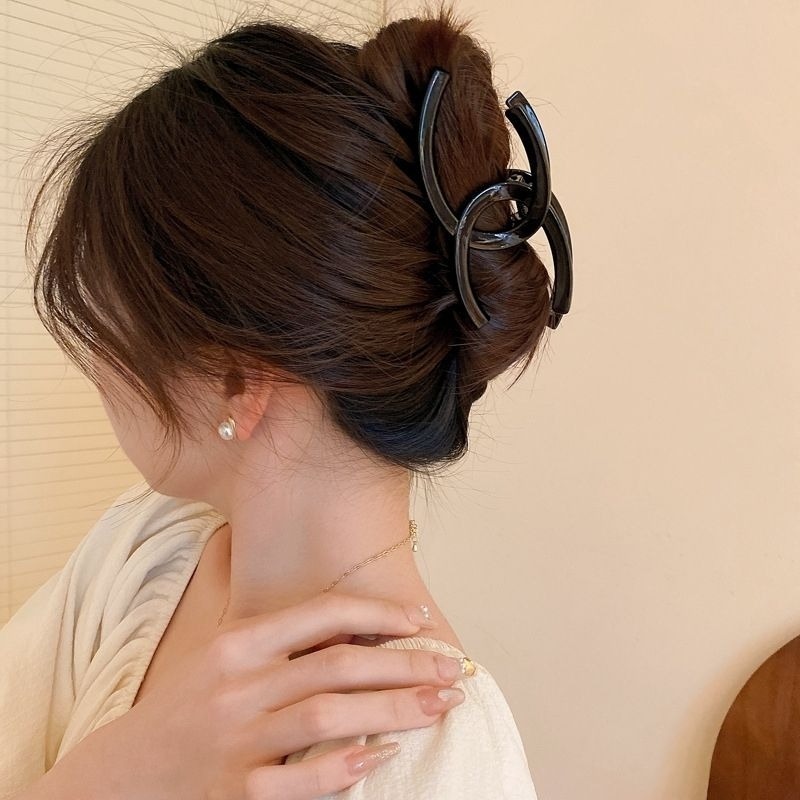 ✨台灣現貨🌿新款字母交叉亞克力抓夾 夏季氣質百搭設計盤髮鯊魚夾甜美個性大號髮抓【M38】-細節圖5