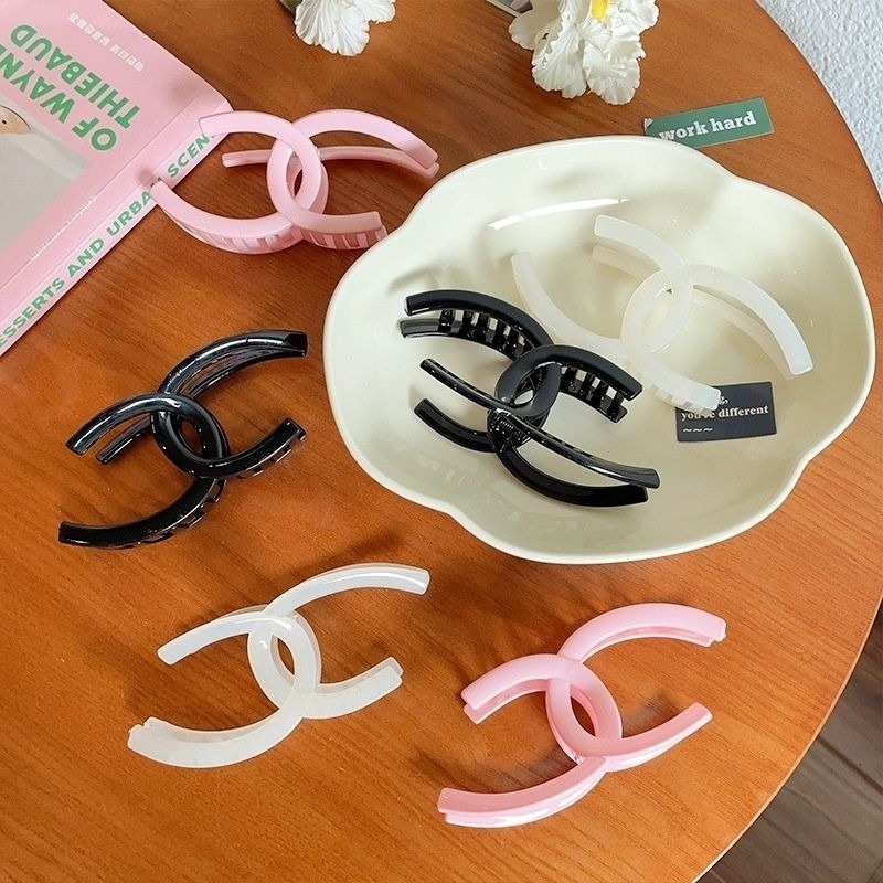 ✨台灣現貨🌿新款字母交叉亞克力抓夾 夏季氣質百搭設計盤髮鯊魚夾甜美個性大號髮抓【M38】-細節圖7